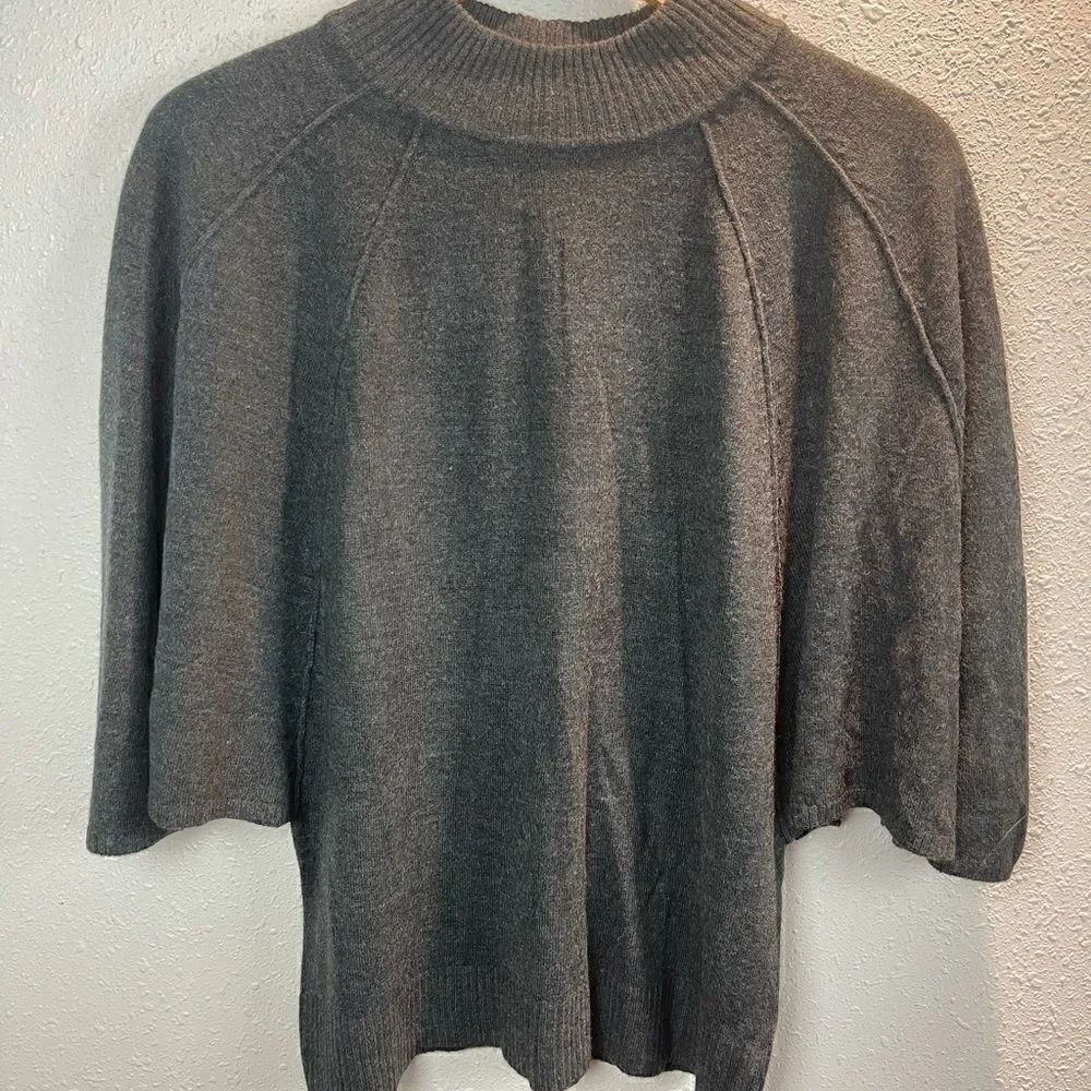 NWT Bill Blass Women’s Sweater Size M